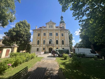 zámek ze zahrady