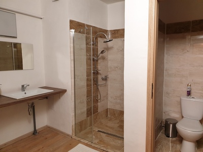 apartman33-bathroom.jpg