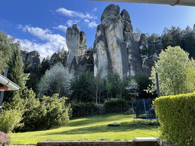 Soukromí pod skalami