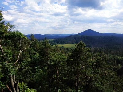 Růžovský vrh z cesty mezi Šaunštejnem a Malou Pravčickou bránou