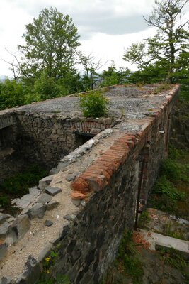 Spáleniště chaty za rozhlednou