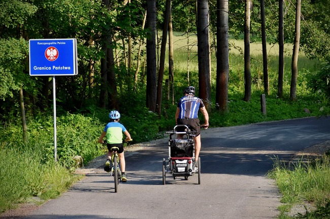Road crossing from Adršpach via Mieroszów to Broumov 