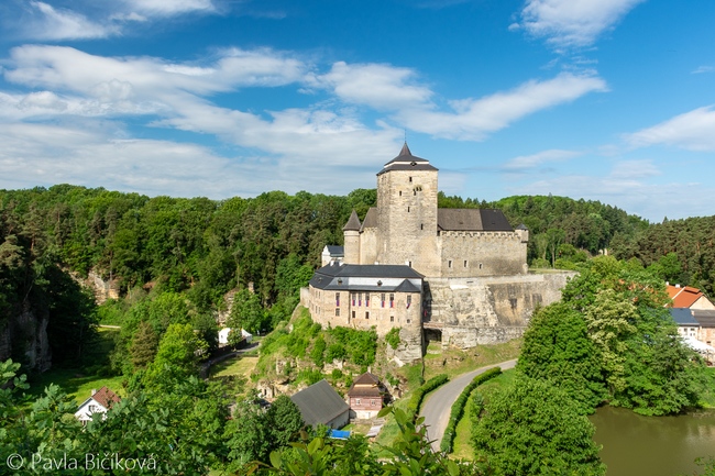 Údolí Plakánek s hradem Kost