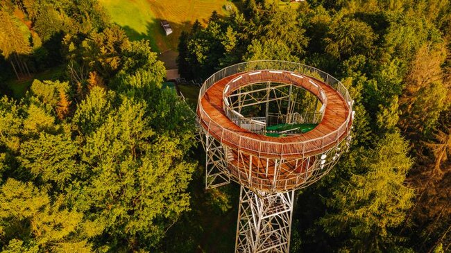 Skokanský můstek v Lomnici nad Popelkou