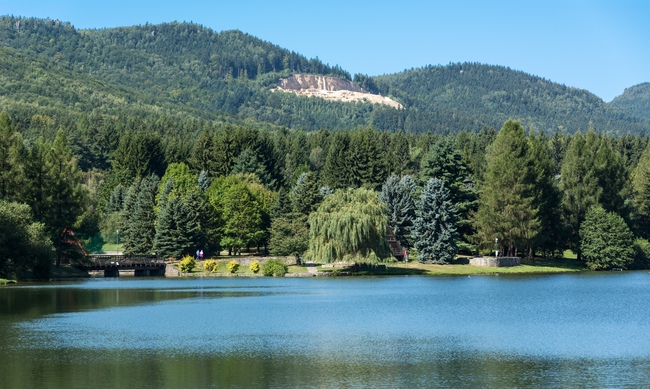 Zalew a Botanica Park v polském Radkowě
